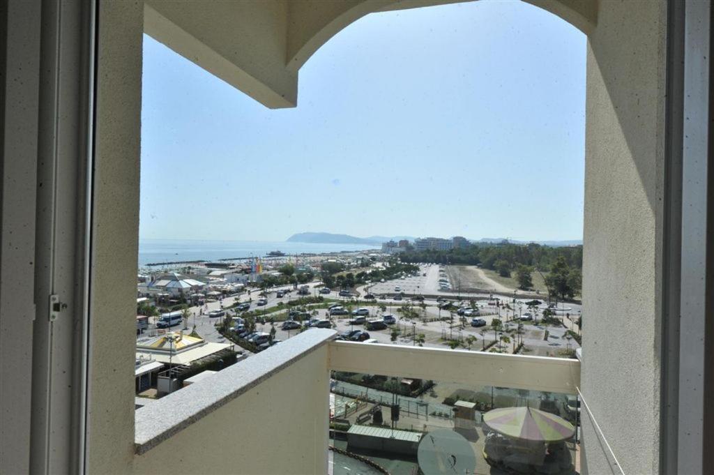 Hotel Astoria Misano Adriatico Buitenkant foto