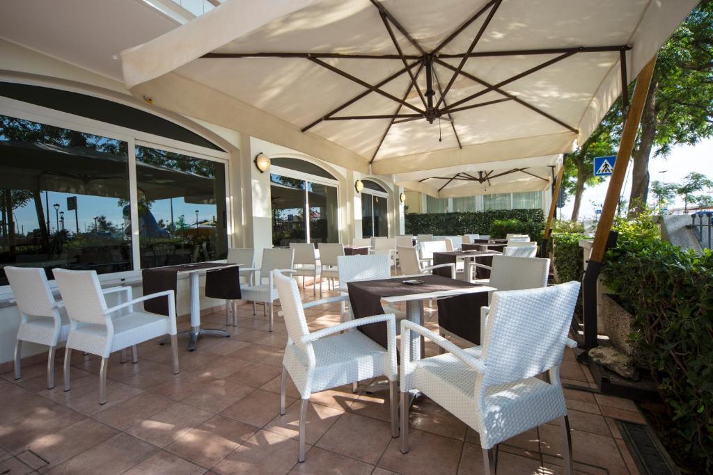 Hotel Astoria Misano Adriatico Buitenkant foto