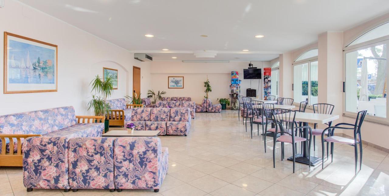 Hotel Astoria Misano Adriatico Buitenkant foto
